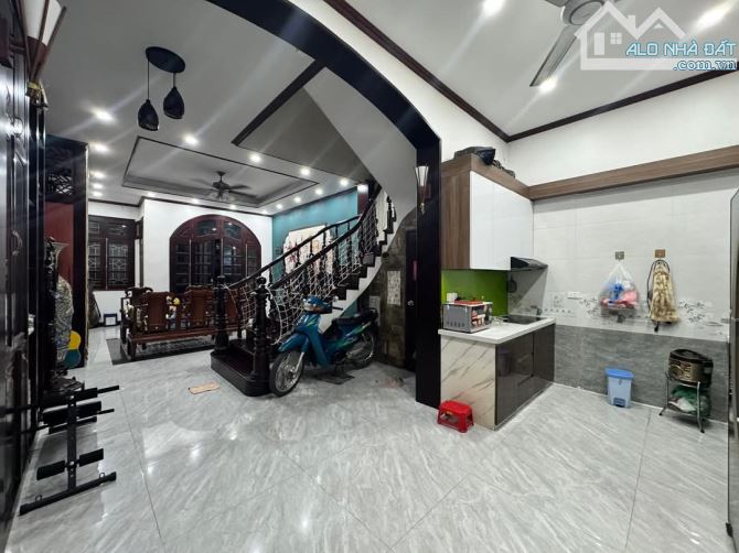 LẠC TRUNG – PHÂN LÔ Ô TÔ TRÁNH – THANG MÁY CHỜ – GIÁ TỐT ĐẦU TƯ – CHỈ 13 TỶ  Diện tích: 62 - 7
