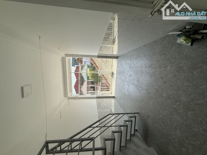Bán nhà giải phóng thanh xuân ngõ xe lead quay đầu DT 35m2 x 5 tầng giá 6 tỷ 6 - 7