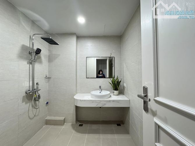 BÁN NHÀ PHÂN LÔ NGÕ Ô TÔ TRÁNH – TRUNG TÂM PHỐ NGỌC LÂM – 50M2 – 4 TẦNG – GIÁ TỐT - 7