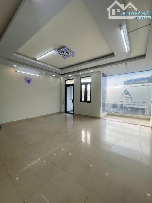MẶT TIỀN ĐƯỜNG KINH DOANH SẦM UẤT KHU TÊN LỬA  CÓ VỈA HÈ  6 x 16 NGAY AEON MALL - 7