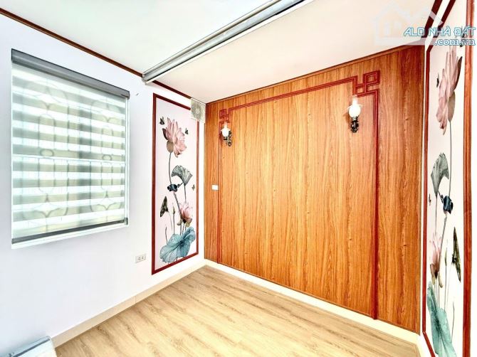 Bán nhà thịnh hào dt 30m 5t 4mMT,giá nhỉnh 5 tỷ,nhà đẹp,lô góc 3 thoáng,ngõ rộng - 7