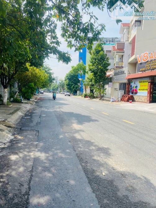 Nhà trung tâm hành chính Dĩ An, phường Dĩ An, thành phố Dĩ An. - 8