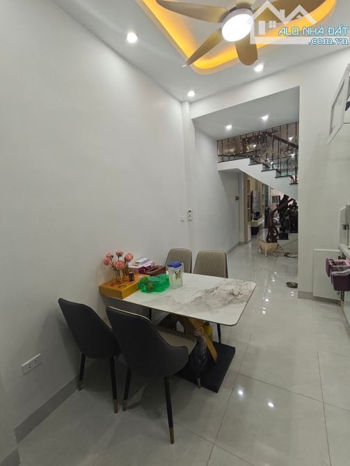 Bán nhà phố Nguyên Hồng gần phố  ,Mở đường La Thành 3 bước ra phố . - 8