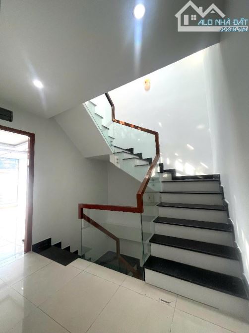 MẶT TIỀN ĐƯỜNG KINH DOANH SẦM UẤT KHU TÊN LỬA  CÓ VỈA HÈ  6 x 16 NGAY AEON MALL - 8