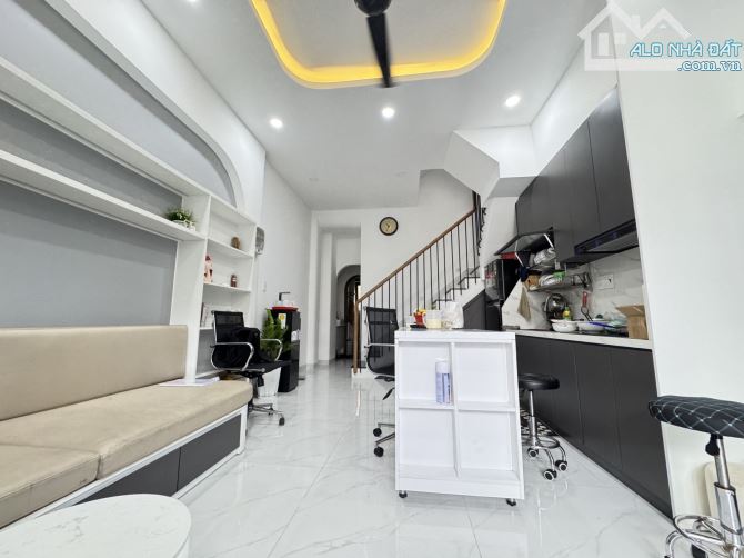 NHÀ MỚI ĐẸP - CHỈ VIỆC XÁCH VALI VỀ Ở - GIÁ CHỈ 5.5 TỶ - TẶNG FULL NỘI THẤT CAO CẤP - 9