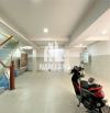 Villa thiết kế dạng sàn trống có thang máy gần song hành giá 75 triệu