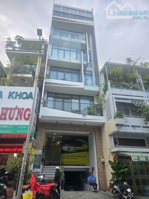 Bán mặt tiền thương hiệu Võ Văn Tần P5 Quận 3 - DT: 5.5x16m 5 tầng HĐT 170tr/th, 3x Tỷ
