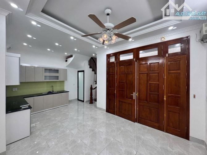 Bán nhà Kim ngưu 32m2, mật tiền 6m giá 8,7 tỷ