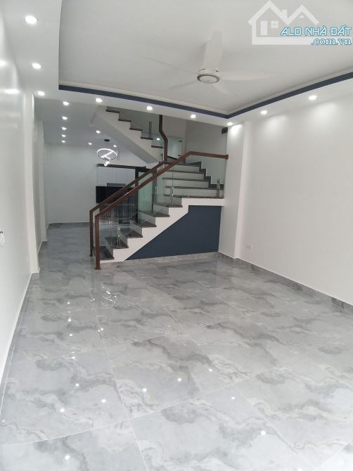 Còn duy nhất 1 căn 3 tầng độc lập tại Phú Xá Đông Hải.47m2 ngõ ô tô đỗ cửa giá 2,7 tỷ tt