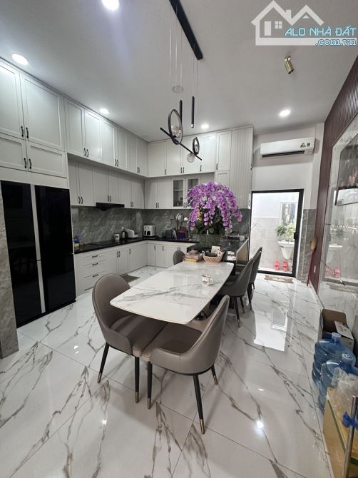 💝 Nhà 4tầng Tặng  nội thất,đường HHG,phường TX, Q12, DT 53/68(4,3x16)💲6.4tỷ