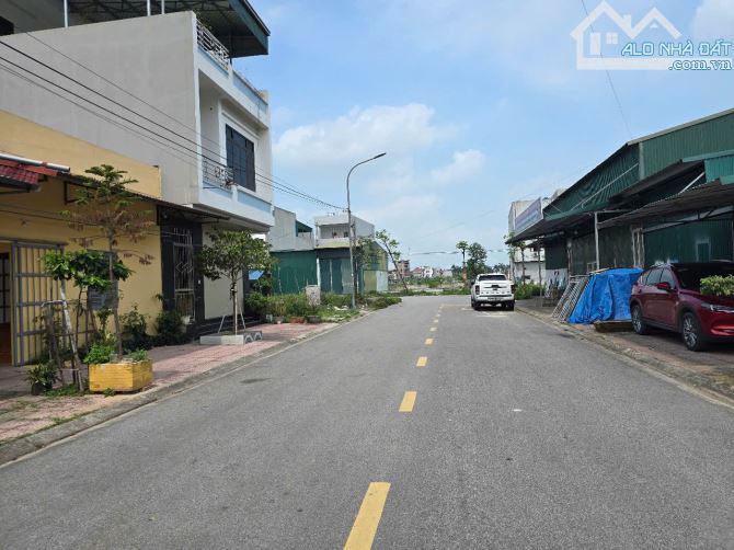 Bán đất . Xuân Hội . Lạc Vệ . dt 90m . mt 6m , hướng N . giá 4 tỷ350