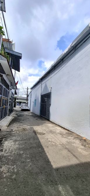 CĂN GÓC 2 MẶT TIỀN – NGAY TRUNG TÂM DĨ AN Ngang 10m – Diện tích 251m² . 13T