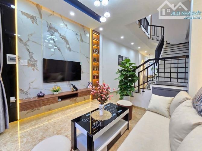 🏡Nhà 3 tầng, 3 mê kiệt 561 Hoàng Diệu. Kiệt 3 m đối diện Chợ Mới, cách đường 60m