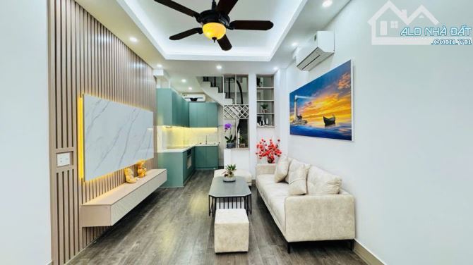 BÁN NHÀ ĐẸP NGUYỄN VĂN CỪ – 40M² NHỈNH 6 TỶ – Ô TÔ ĐỖ CỔNG ,10M Ô TÔ TRÁNH