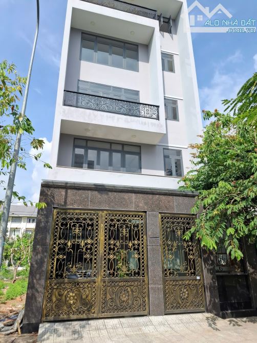 Bán nhà mặt tiền đường 68 Cát Lái Quận 2 giá 14 tỷ