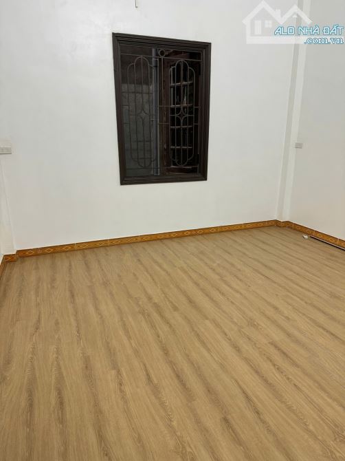 BÁN NHÀ TRẦN HƯNG ĐẠO, NGAY CỔNG TRƯỜNG LƯƠNG THẾ VINH