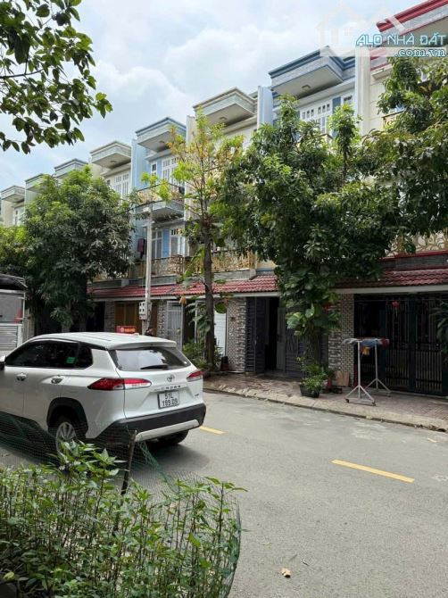 BÁN NHÀ KHU DÂN CƯ PHÚ MỸ HIỆP GẦN TTYT DĨ AN, DT 60M2 TRÊT 2 LẦU 4PN, 3.65 TI