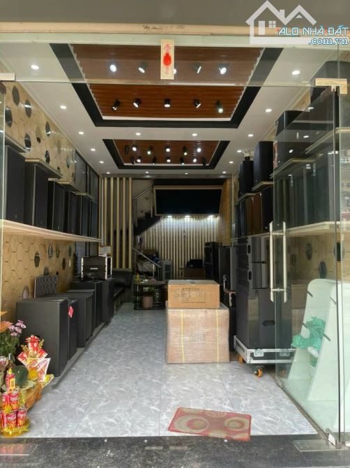 Bán nhà 3 tầng còn tươm tất mặt phố điện biên phủ. Trung tâm TPHD,