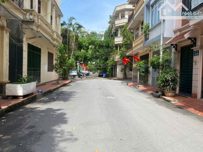 BÁN NHÀ KDT ĐẠI KIM - NGUYỄN CẢNH DỊ - VỈA HÈ - 3 Ô TÔ TRÁNH - 54M - GIÁ 17.6 TỶ