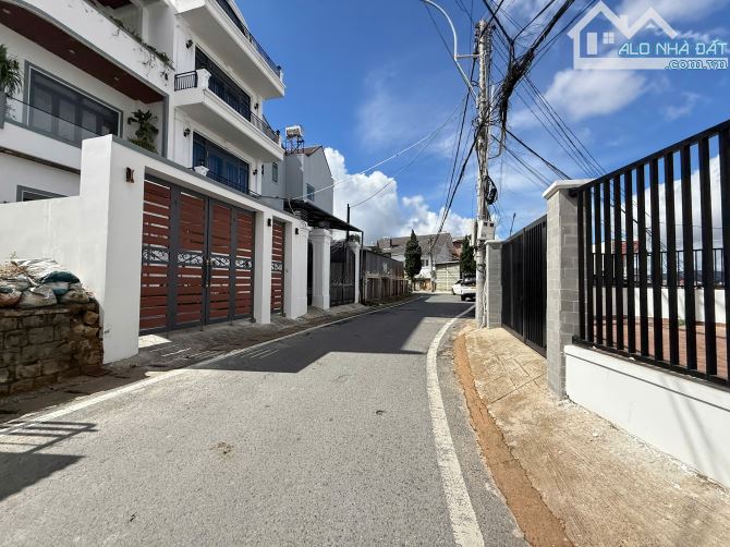 Bán Gấp Khách Sạn Trung Tâm P2 Đã Hoàn Công 7 Phòng Đều Có View Đẹp Đường Ô Tô 5m