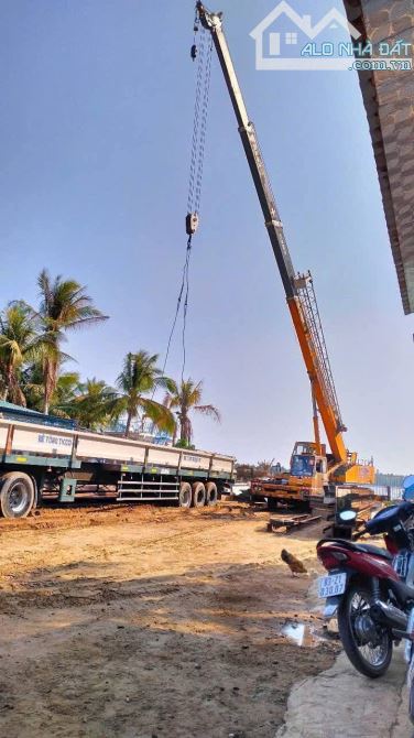 Bán 2000m2 đất 2 mặt tiền sông hàm luôn và đường đê quốc phòng