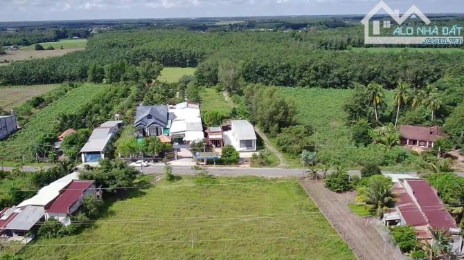 Bán lô đất gần trạm thu phí diện tích 140m2 giá 9xx triệu