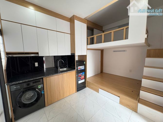 Cho Thuê CCMN 103 Pháo Đài Láng 30m2 Gác Xép + Giường Ban Công Cửa Sổ Giặt Riêng Thang Máy