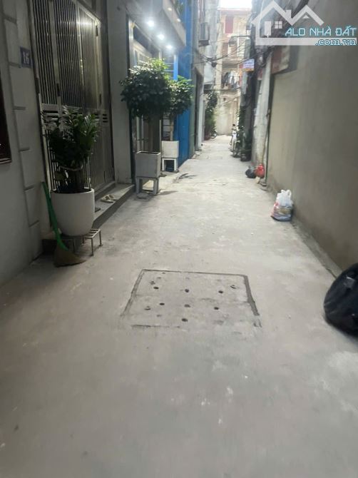 B.á.n nhà phố Bồ Đề 41m² – Thông Hồng Tiến – Ô tô đỗ cổng – Vị trí siêu đỉnh