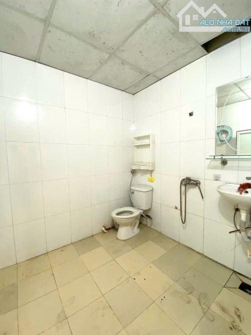 SIÊU HIẾM: 100T/M, BÁN 42M ĐẤT SỔ ĐỎ; 4,3 TỶ TẶNG NHÀ CẤP 4, PHỐ TRẦN KHÁT CHÂN, GẦN Ô TÔ