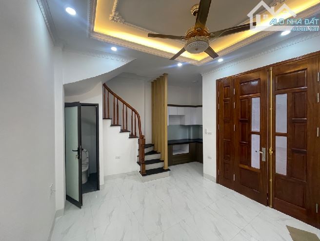 HIẾM! – HÓT! – NHÀ 5 TẦNG CHỈ 5 TỶ – CÁCH PHỐ Ô CÁCH 10M – CÓ HỘ KHẨU ĐỨC GIANG!