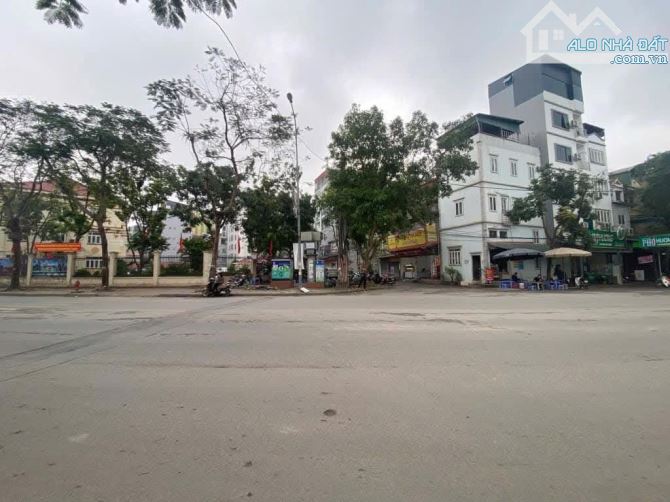 KIM GIANG - PHÂN LÔ - OTO ĐỖ CỬA - 6 TẦNG - THANG MÁY NHẬP KHẨU DT40M- MT3.7