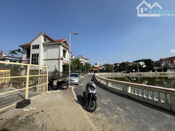 BÁN ĐẤT P CỰ KHỐI LONG BIÊN,98M² GIÁ 4,5 TỶ. Ô TÔ TRÁNH.VỈA HÈ ,MẶT HỒ  - HAI MẶT TIỀN - Ô