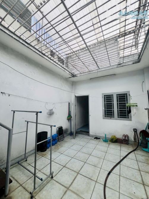 MẶT TIỀN HẺM 20M - LỚN HƠN PHỐ - KINH DOANH ĐỈNH - TRẦN THÁI TÔNG- P15 TÂN BÌNH - 3.8 X 18