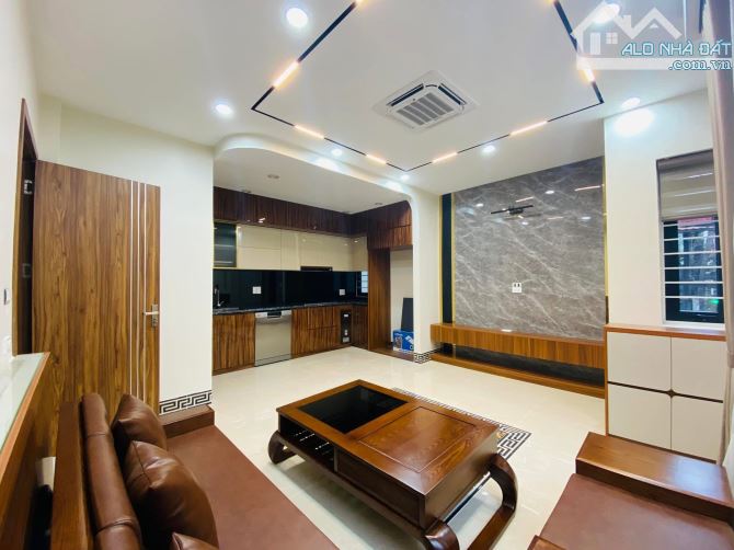 BÁN MẶT PHỐ CỰ LỘC - LÔ GÓC - KINH DOANH OTO TRÁNH - 6 TẦNG THANG MÁY