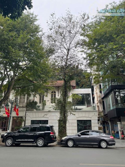 Cho thuê biệt thự sân vườn mặt phố Hàng Bún – 400m² x 5 tầng – Mặt tiền 15m – Kinh doanh m
