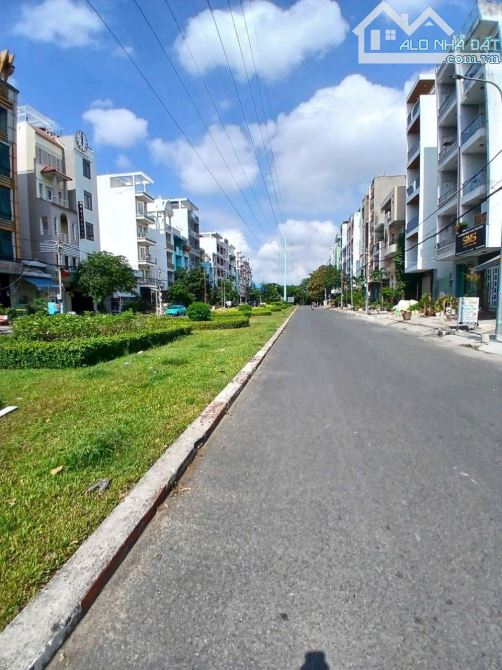 Mặt Tiền Bình Phú Q6 ( 4 * 17 ) Thang Máy 6 Lầu 14 Tỷ