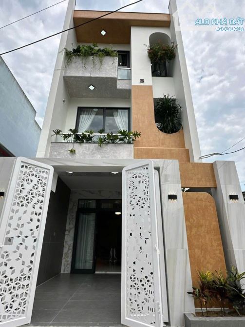 2,3TỶ TẶNG NỘI THẤT, NHÀ NGỘP 125m2, 3 TẦNG 3PN 3WC, SÂN RỘNG, SỔ RIÊNG, HẺM 1/ 6M, TDM