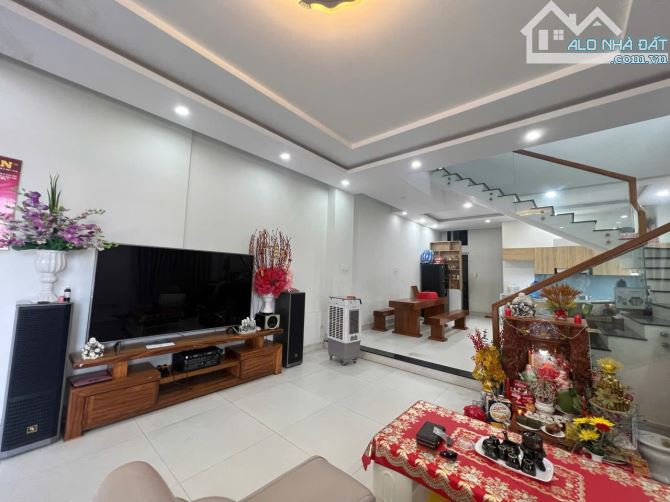 SIÊUPHẨM LÔ GÓC 2 TẦNG-TT LÀNG ĐẠI HỌC, FPT-HOÀ HẢI-Đường NGUYỄN DUY CUNG-135m2-NHỈNH 6 TỶ