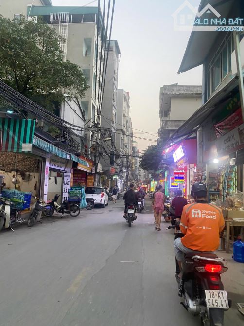 Bán nhà 1 tầng DT 130m, MT 8m, giá 57 tỷ tại ngõ Huế