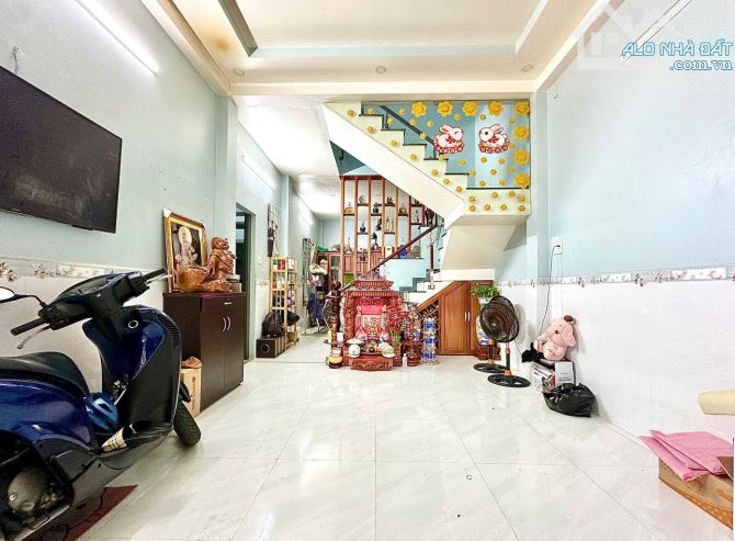 🔥🔥Lạc Long Quân , Ngay chợ Tân Bình, gần mặt tiền,  nhà 2 tầng,  60 m2, giá : 5 tỷ5