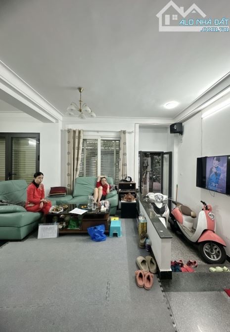 Bán nhà đẹp phố Lương Yên 53m2, mặt tiền 7m, cách phố 20m, ngõ thông, giá nhỉnh 12 tỷ