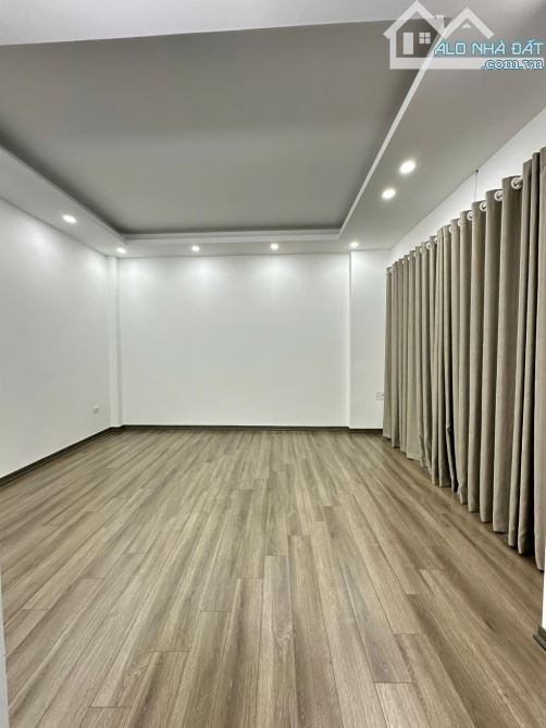 Bán nhà Phương Mai, Lê Thanh Nghị, Đống Đa, 62m2, 5 tầng, 8 tỷ, ngõ thoáng, gần phố