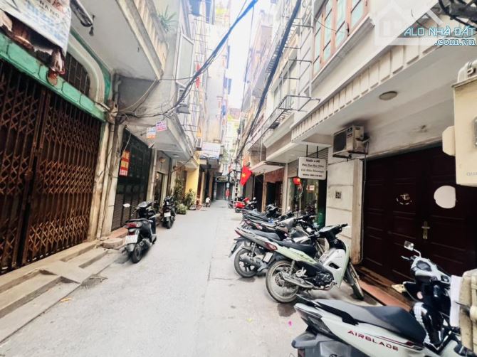 BÁN NHÀ ĐÊ LA THÀNH ĐỐNG ĐA 55m 7T Mt 4m GIÁ 16.5 TỶ THANG MÁY Ô TÔ ĐỖ CỬA KINH DOANH.