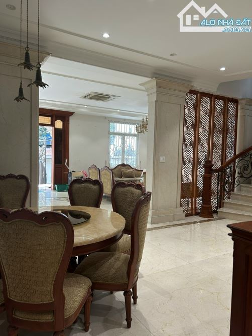 Ngang khủng 12m- Villa gỗ ngay Hoàng Hoa Thám,TB- 12.4x27m- giá chỉ 150 triệu/m2 - 51,9 tỷ