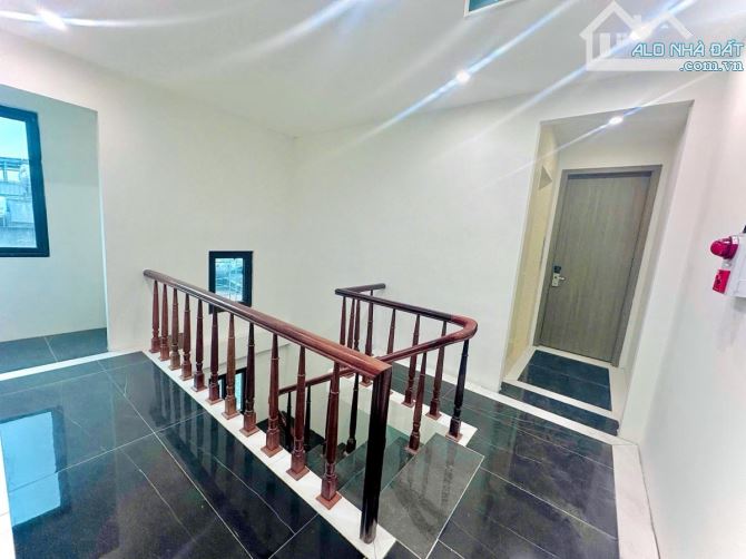 Bán nhà MẶT PHỐ KINH DOANH, nhà mới FULL NỘI THẤT, LONG BIÊN