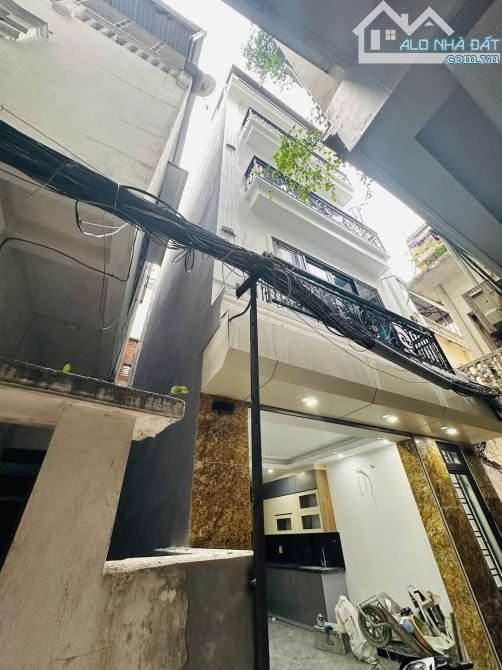 Bán nhà mới 36m2  thang máy 6 tầng ngõ 162 Phố Đội Cấn