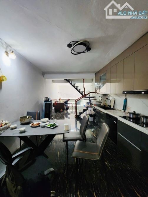 Bán nhà mặt phố quận Thanh Xuân, 50m2, 5 tầng, giá 15.5 tỷ.