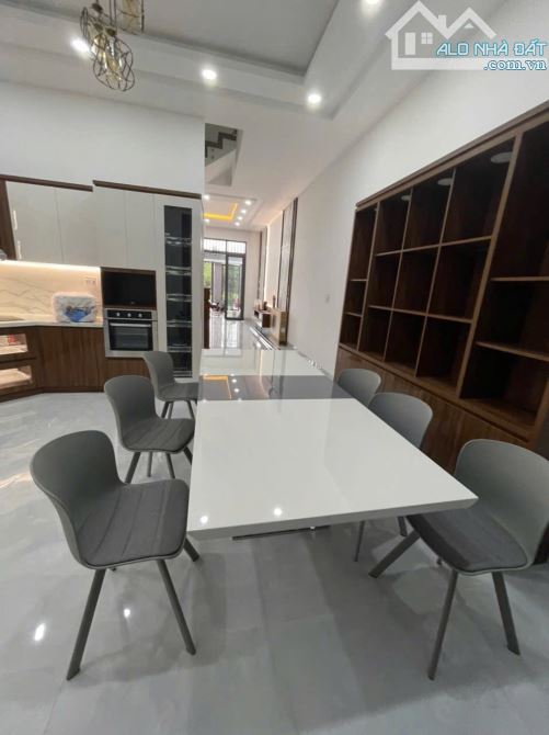 Nhà 3 lầu mặt tiền Trần Phú - 5.5x20 giá 5tỷ5