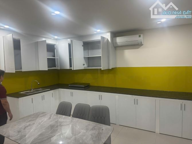 Bán nhà 4 tầng đường Bùi Công Trừng , Hòa Xuân ,Quận Cẩm Lệ ,Đà Nẵng  vị trí đẹp