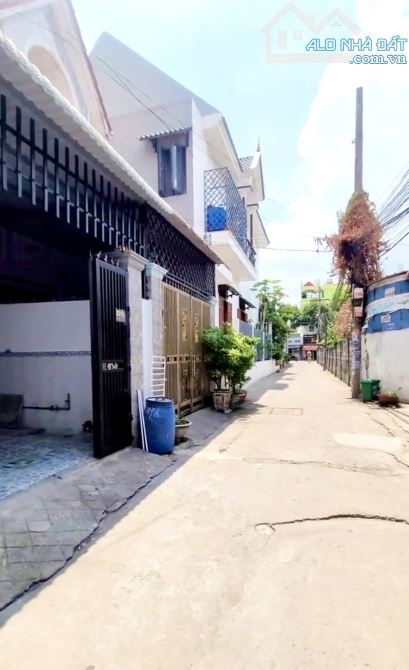 NHÀ 2 TẦNG GẦN TTTM GO DĨ AN - GIÁP RANH TP THỦ ĐỨC - GẦN 100m2 SÂN ĐẬU XE HƠI 4.35 Tỷ